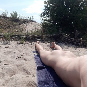 FemboyLTU nude beach2